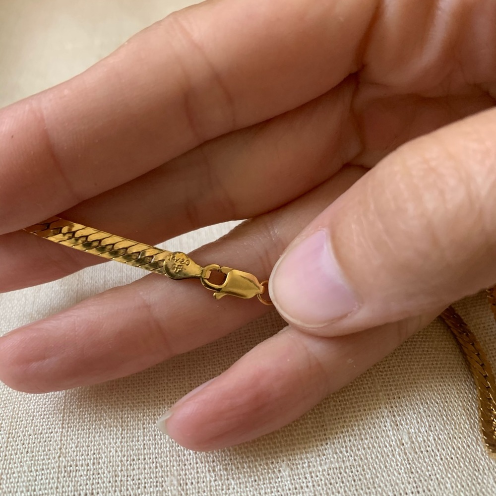 Herringbone gold necklace - Picture 4 of 5